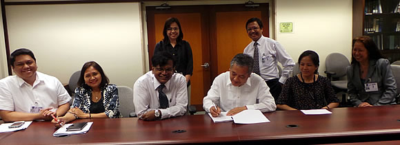 [b]CONTRACT SIGNING. April 21, 2014, ADB Headquarters, Mandaluyong City, Philippines. [/b][br]From left, Mr. Julius Francisco, Vice President of Woodfields Consultants, Inc.;  Ms. Teresita V. Pascual, Managing Director of Ergons Project Marketing Consultant, Dr. Ancha Srinivasan, Principal Climate Change Specialist of ADB, Dr. Gil C. Saguiguit, Jr., Director of SEARCA, Ms. Hiet Tran, Procurement Specialist of ADB, and Ms. Nelfor Atienza, Business Development and Marketing Advisor of CTI Japan. Standing: Ms. Nancy De Leon-Landicho, Program Specialist and Dr. Lope B. Santos III, OIC and Program Specialist both from the Project Development and Management Department (PRODEV) of SEARCA