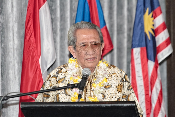 Prof. Dr. Sjarifudin Baharsjah, Recipient of the 2013 Dioscoro L. Umali Achievement Award in Agricultural Development