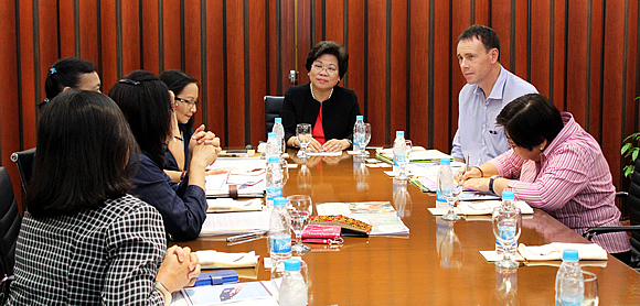 Mr. Dutton (second from right) is given a briefing about SEARCA’s programs and activities.