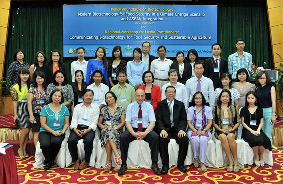 Participants, resource persons, and organizers of the Eleventh Policy Roundtable on Building Capacities for Agricultural Competitiveness in Transition Southeast Asia and Regional Workshop for Media Practitioners. [br] (Photo courtesy of HNTV)