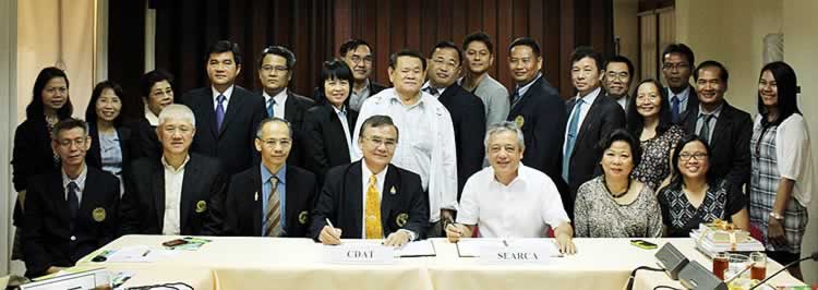 Dr. Gil C. Saguiguit, Jr., SEARCA Director, (seated third from the right) and Dr. Theera Visitpanich, CDAT Chairman, (seated fourth from the right) sign the Memorandum of Understanding for institutional cooperation. Witnessing the MOU signing are deans and faculty members from CDAT member universities and the SEARCA Program Heads and Deputy Director for Administration.