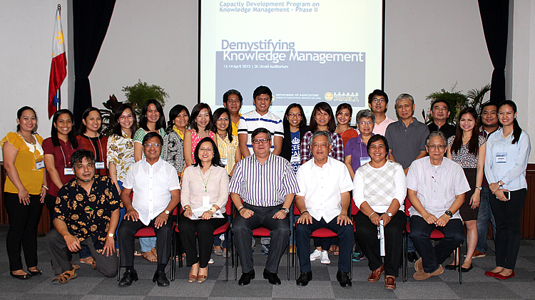 Training participants of [i]“Demystifying Knowledge Management (KM)”[/i]  and [i]“Knowledge Sharing for your Work: Techniques and Tools for Project KM”[/i]  composed of DA-BAR Technical Staff, Regional Information Officers from DA Regional Field Units, and Information Officers from DA Bureaus and Attached Agencies. With them are:  (seated, from left) Dr. Lope B. Santos III, Program Specialist and OIC of SEARCA Project Development and Technical Services; Dr. Bessie M. Burgos, Acting Program Head of SEARCA Research and Development Department; Dr. Nicomedes P. Eleazar, DA-BAR Director; Dr. Gil C. Saguiguit, Jr., SEARCA Director; Ms. Julia Lapitan, OIC Head of Applied Communication Division; and Dr. Alexander Flor, KM Capacity Development Expert cum Team Leader. 