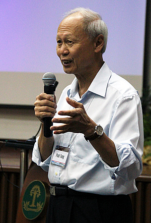 Dr. Paul S. Teng, SEARCA fellow and principal officer at Singapore-based National Institute of Education