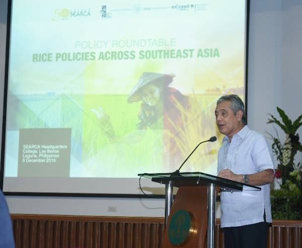 SEARCA Director Dr. Gil C. Saguiguit, Jr. delivering his welcome remarks