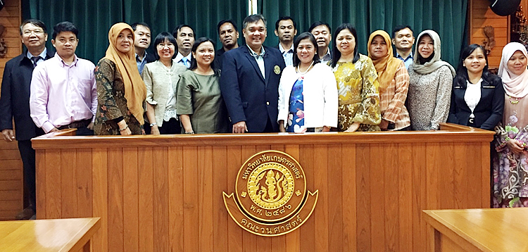 Dr. Chongrak Wachinrat, Dean of the Faculty of Forestry and incoming Acting President of the University (center) welcomes the RSFA for its 2-day meeting at Kasetsart University, Bangkok Thailand