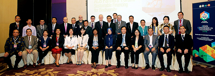At the partners’ forum, Dr. Gil C. Saguiguit, Jr. (standing, sixth from left), SEARCA Director, joined His Excellency Ivo Sieber (standing, tenth from left), Ambassador of Switzerland to Thailand; Atty. Roberto V. Oliva (standing, seventh from left), ACB Executive Director; Dr. Berthold Seibert (standing, sixth from right), project director of the ACB-GIZ Biodiversity and Climate Change Project (BCCP); ASEAN senior officials; as well as representatives of donor agencies, NGOs, development organizations, and the private sector. [br] (Photo courtesy of Francis Dejon/ACB)