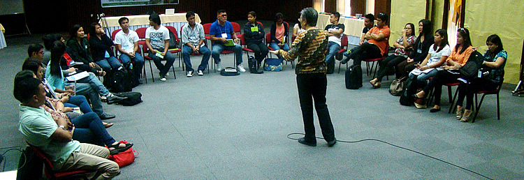 Dr. Daylinda B. Cabanilla during the levelling off and discussing the approach and methodology  of the DA AMIA Training of DA Trainers training-workshop