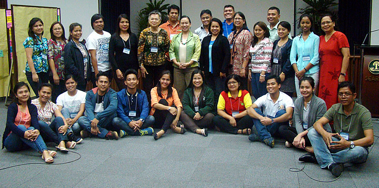 DA-AMIA Trainors Training participants with Dr. Serlie B. Jamias (standing, 8th from left), UPLB Vice-Chancellor for Community Affairs and Resource Person on “Presentation and Facilitation Skills” . 