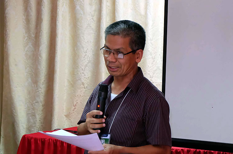 Dr. Arnel del Barrio, Acting Executive Director of Philippine Carabao Center, officially welcomes the Regional Lead Knowledge Products Writers to the “Training of Trainers in Writing Effective Knowledge Products” on 18 – 21 April 2016 at Basco, Batanes. 