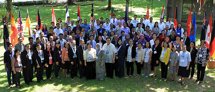 Workshop participants pose for a group photo.