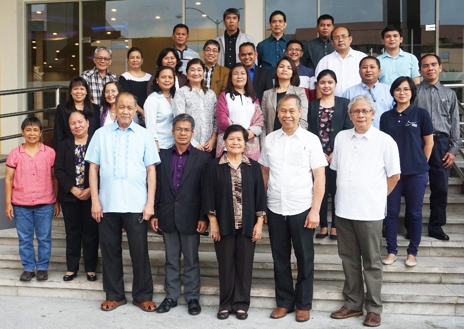 PCC officials and staff together with (front row, standing from L to R), Dr. Serafin D. Talisayon, KM Team Leader and Policy and Planning Specialist, Dr. Arnel N. del Barrio, Acting Executive Director, Dr. Flordeliza A. Lantican, Value Chain Analysis (VCA) Specialist PCC, Dr. Libertado C. Cruz, former Executive Director, PCC and Dr. Alexander G. Flor, Technical Coordinator and Dean, Faculty of Information and Communication Studies, University of the Philippines Open University (UPOU) during the “KM4CBE Environmental Scanning Workshop ” held on 29-30 September 2016 in Clark, Pampanga.
