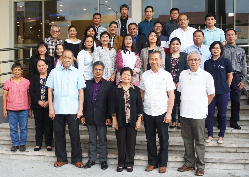 PCC officials and staff together with (front row, standing from L to R), Dr. Serafin D. Talisayon, KM Team Leader and Policy and Planning Specialist, Dr. Arnel N. del Barrio, Acting Executive Director, Dr. Flordeliza A. Lantican, Value Chain Analysis (VCA) Specialist PCC, Dr. Libertado C. Cruz, former Executive Director, PCC and Dr. Alexander G. Flor, Technical Coordinator and Dean, Faculty of Information and Communication Studies, University of the Philippines Open University (UPOU) during the “KM4CBE Environmental Scanning Workshop ” held on 29-30 September 2016 in Clark, Pampanga.