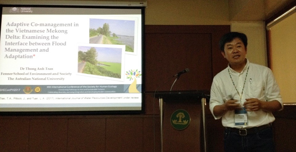 Dr. Thong Anh Tran presenting his paper 'Adaptive co-management in the Vietnamese Mekong Delta: Examining the interface between flood management and adaptation.'