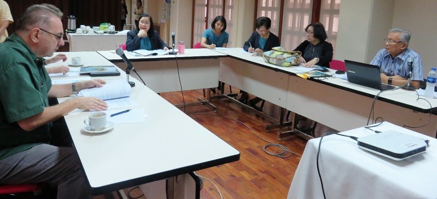 SEARCA and IRRI representatives meet with the project team for the presentation of the results of the comparative study of action plans for mitigation in rice in Vietnam and the Philippines.