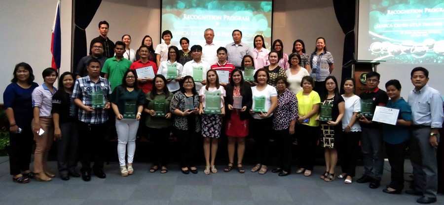 Awardees of the SEARCA-DepEd-UPLB School and Home Garden Project