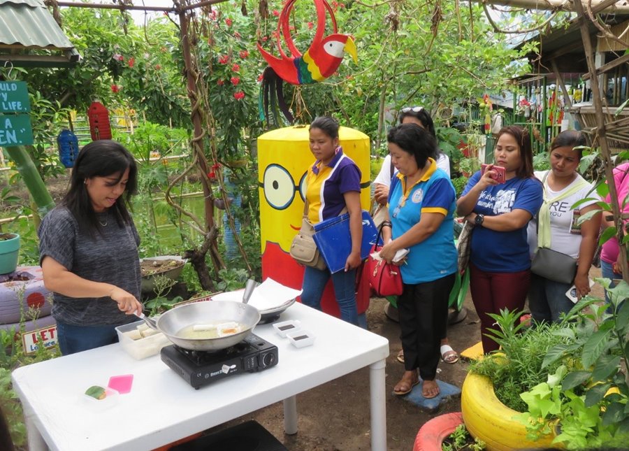 Ms. Leticia Germina, one of the SHGP Coordinators of Pedro Guevara Memorial National High School, demonstrating to the participants her recipe called "Lumpia con Tokwa't Alugbati".