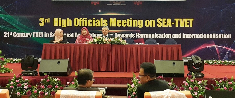 Dr Gil C. Saguiguit, Jr. (right), SEARCA Director, joined Datin Dr. Yasmin Hussain (center), Center Director, SEAMEO Special Education (SEN); and Ms. Hajah Noorzainab Abdulladi (left), Acting Director, SEAMEO VOCTECH, during the presentation of concept proposals at the 3rd High Officials Meeting on SEA-TVET. 