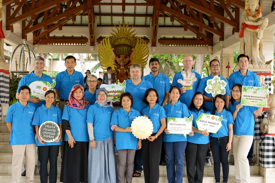 SEARCA, AWG-SF Secretariat, SDC and Partners during the ASFCC Planning Meeting in Bali.