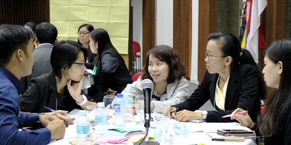 Participants from Mekong Subregion select their rice commodity for value chain analysis