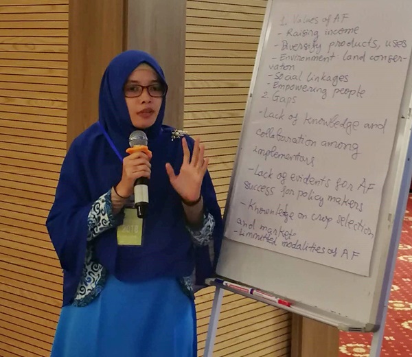 Dr. Adisti Permatasasi Putri Hartoyo, Bogor Agricultural University (IPB) Lecturer, presenting in the parallel session on capacity development priorities for agroforestry development.