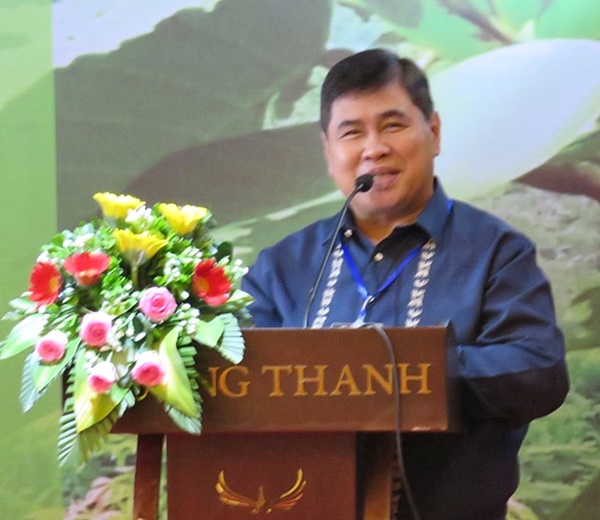 Dr. Wilfredo M. Carandang, University of the Philippines Los Baños Professor, presenting in the plenary session on Agroforestry for resilience and disaster risk management.