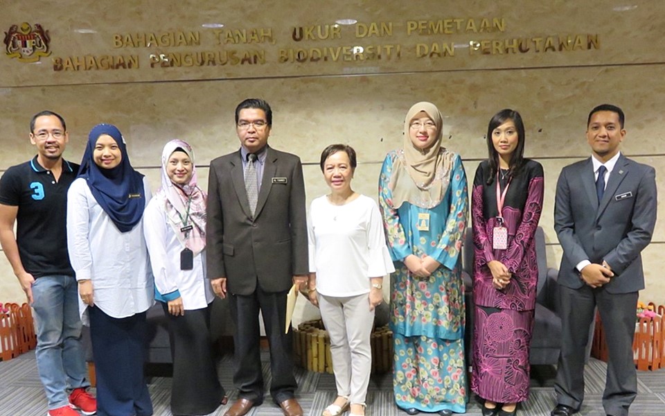 SEARCA and FRIM with Dr. Hj Mohd Yussuf Al Fahmey Bin Abdul Rahim, Deputy Secretary of Biodiversity and Forest Management Division, KATS (fourth from left).