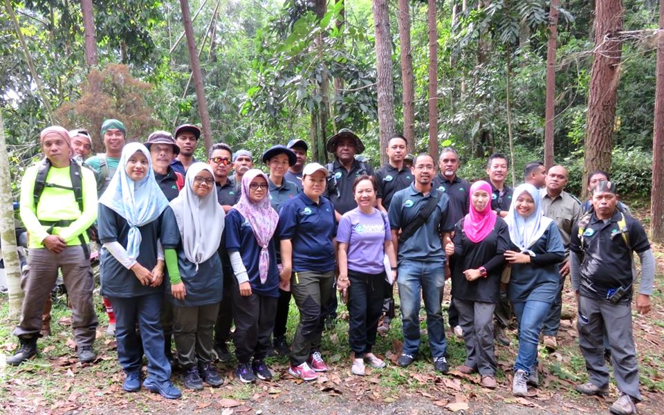 SEARCA, the project team, and members of the Tampik Janda Baik Eco-Forest visiting the project site Ulu Tampik, Lentang Forest Reserve.
