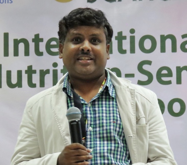 Dr. Mallikarjuna Swamy presenting his paper on 'Achieving Nutritional Security through Development of Healthier Rice: Progress and Prospects.'