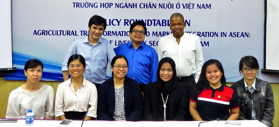Standing (from left to right): Dr. Tran Cong Thang, Dr. Pedcris M. Orencio, and Mr. Jimmy B. Williams; Sitting (from left to right): Ms. Tran Thi Le Thuy, Administrator, CAP, IPSARD; Ms. Le Thi Ha Lien, Vice Director, CAP, IPSARD; Ms. Bernice Anne C. Darvin, Project Associate, RDD, SEARCA; Ms. Aniq Fadhillah, Policy Facilitator, IFPRI; Ms. Loise Ann M. Carandang, Project Assistant, RDD, SEARCA; and Ms. Tran Thi Huong Giang, Associate Researcher, CAP, IPSARD