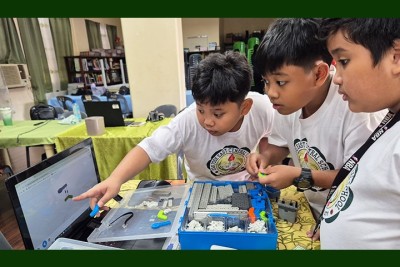 Engaging young learners in agriculture through agri-robotic trainings